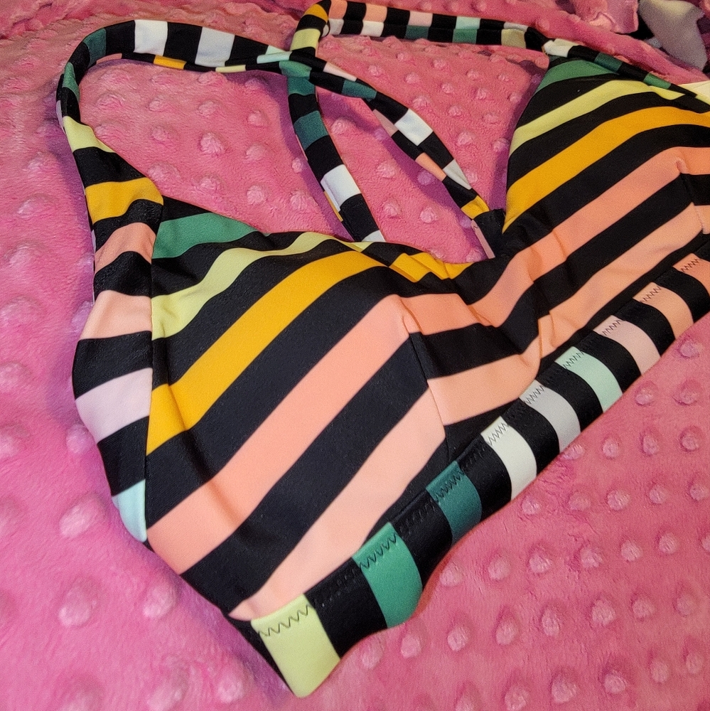 Bikini top! ๐๏ธ - Picture 5 of 6